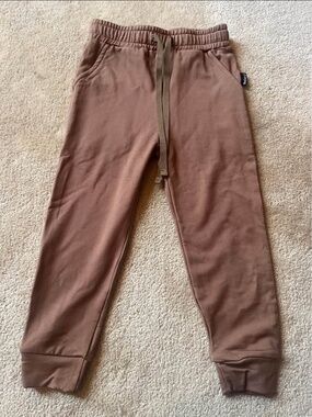 Belan. J Sweatpants 4T